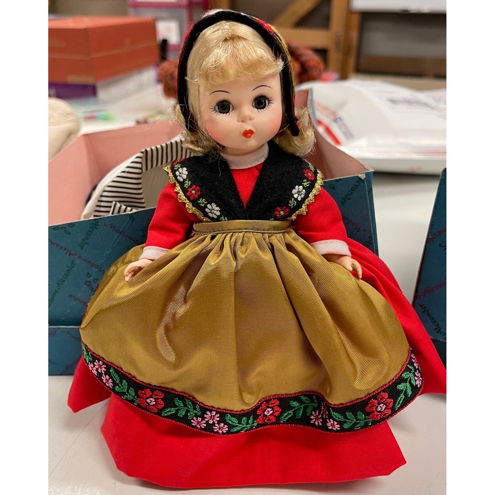 Madame Alexander 8" Doll Sweden #592 with‎ original Box EUC